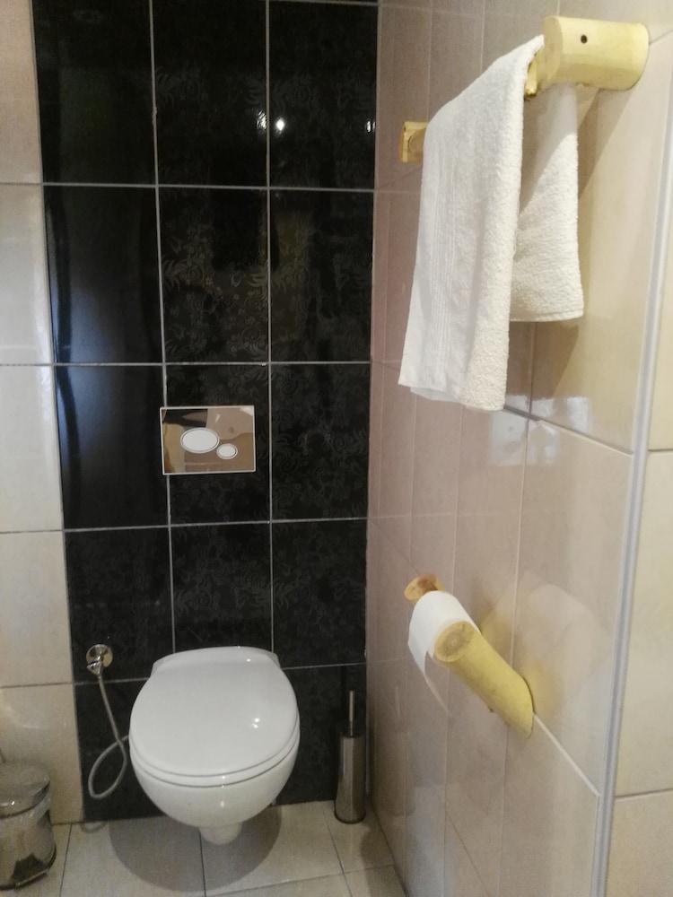 Otel Wood House Анталия Екстериор снимка