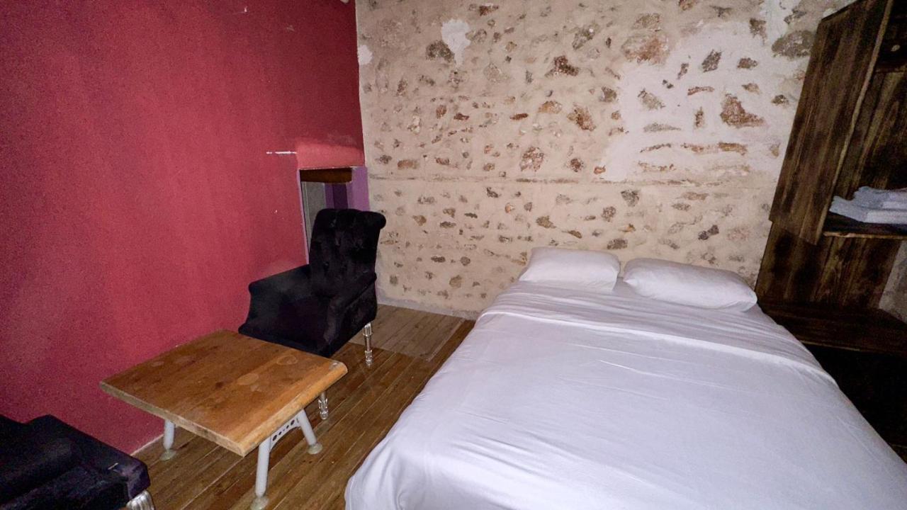 Otel Wood House Анталия Екстериор снимка