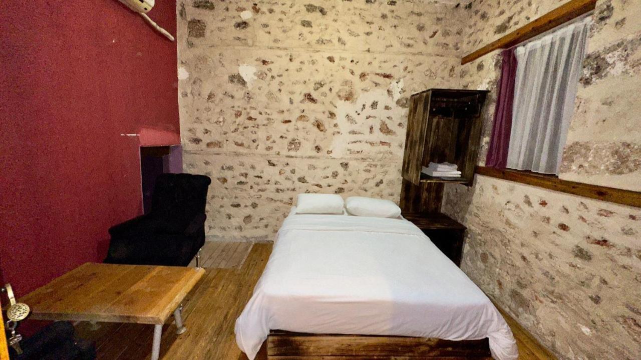 Otel Wood House Анталия Екстериор снимка
