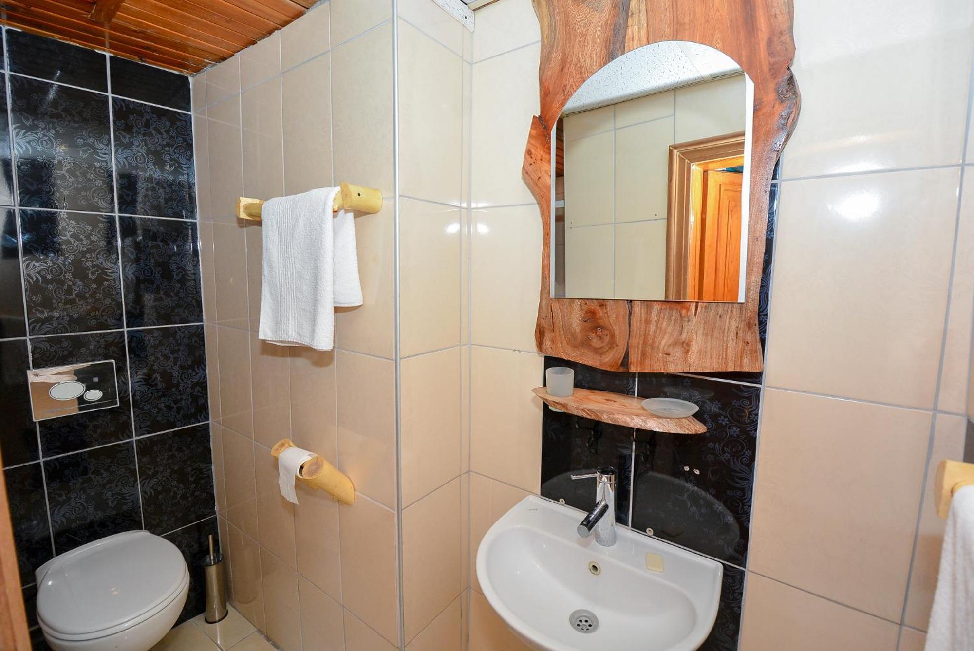 Otel Wood House Анталия Екстериор снимка