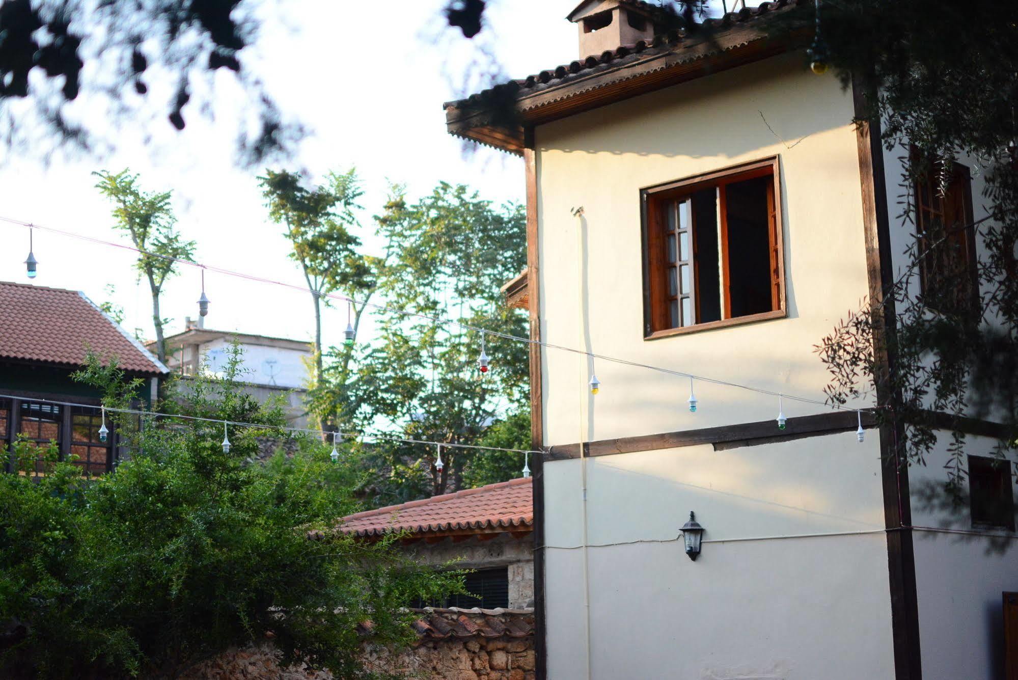 Otel Wood House Анталия Екстериор снимка