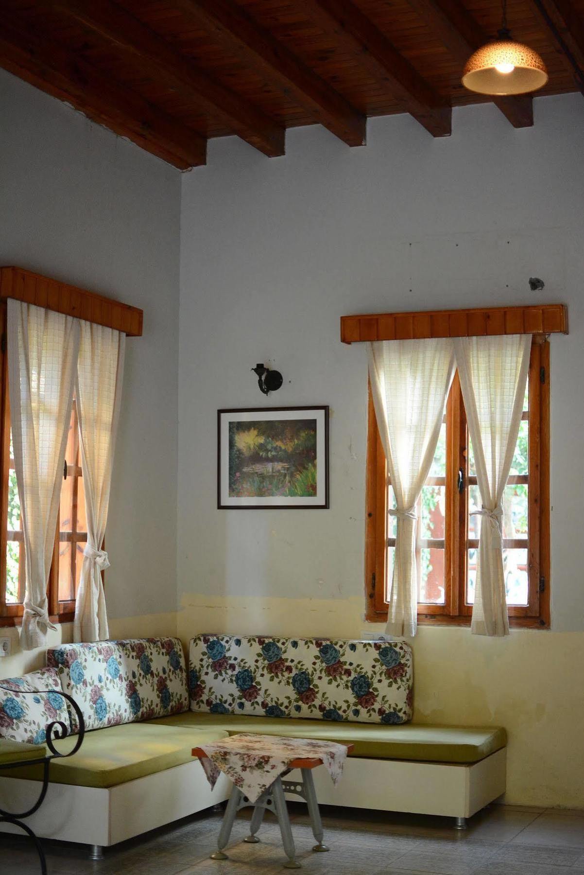 Otel Wood House Анталия Екстериор снимка
