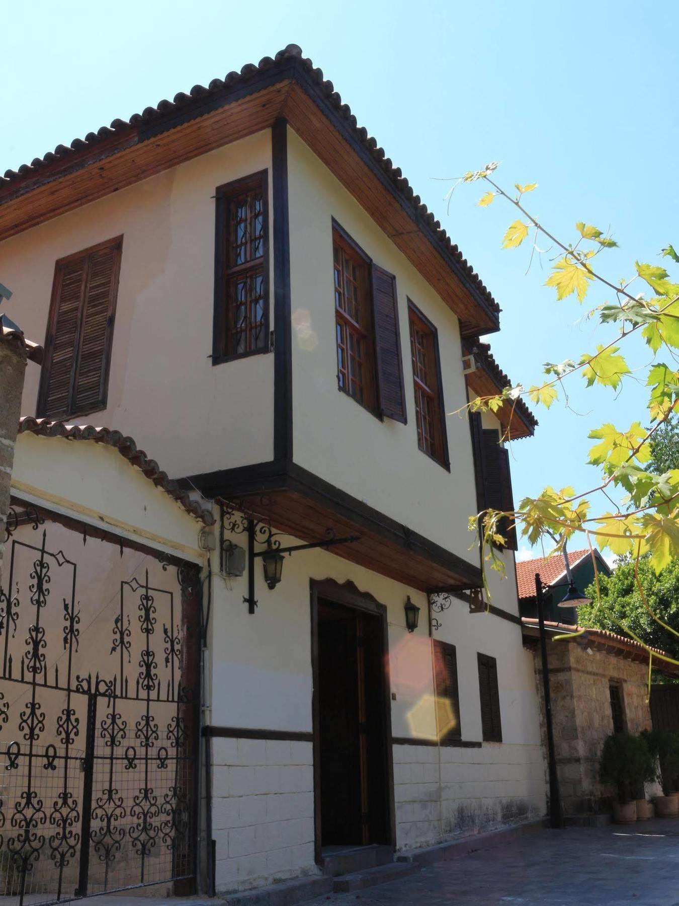 Otel Wood House Анталия Екстериор снимка