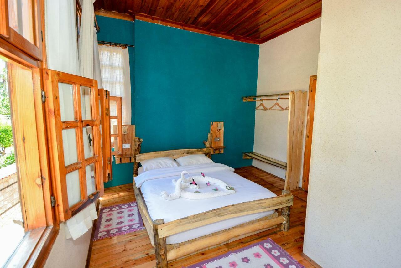 Otel Wood House Анталия Екстериор снимка